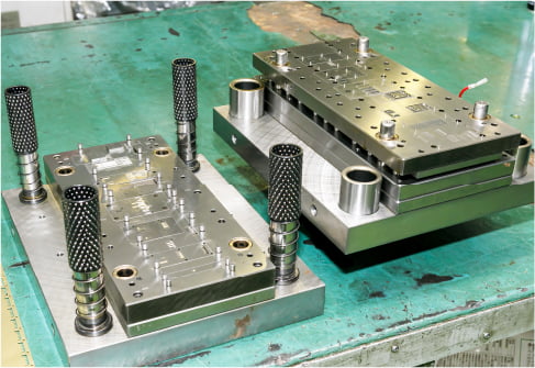 超精密ワイヤ放電加工機の加工製品例の写真